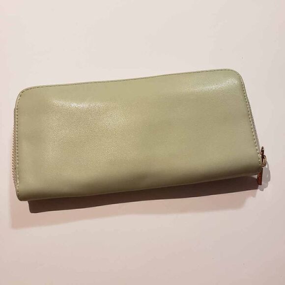 A New Day Woman's Zippered Wallet - Picture 1 of 4